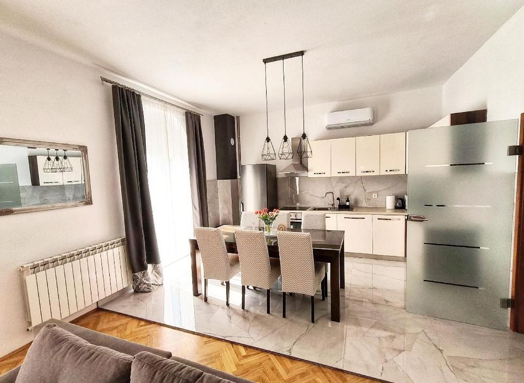 Kosante - Luxury Apartment - 150 M2 With Fitness Room Имотски Екстериор снимка